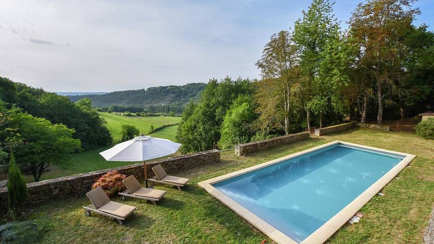 Appartement de vacances pour 9 personnes, avec piscine ainsi que jardin et sauna, animaux acceptés
