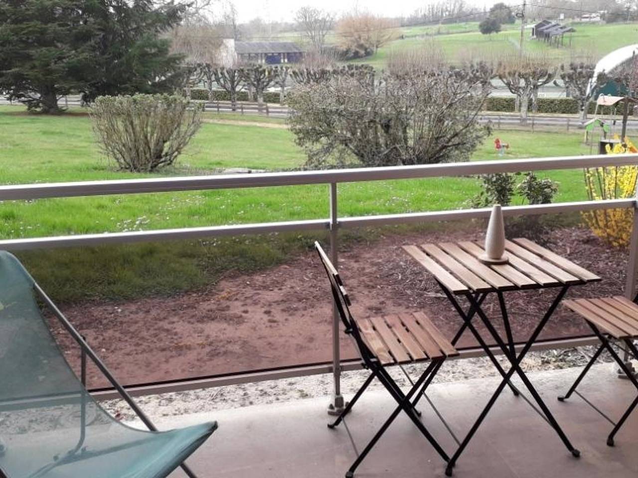 Ganze Wohnung, Zweizimmerwohnung mit Terrasse und Wlan in der Nähe der Connétable-Thermen in La Roche-Posay, Vienne