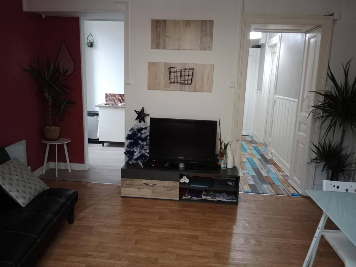 Appartement entier, Two-Bedroom Apartment in Luxeuil-les-Bains, Haute-Saône