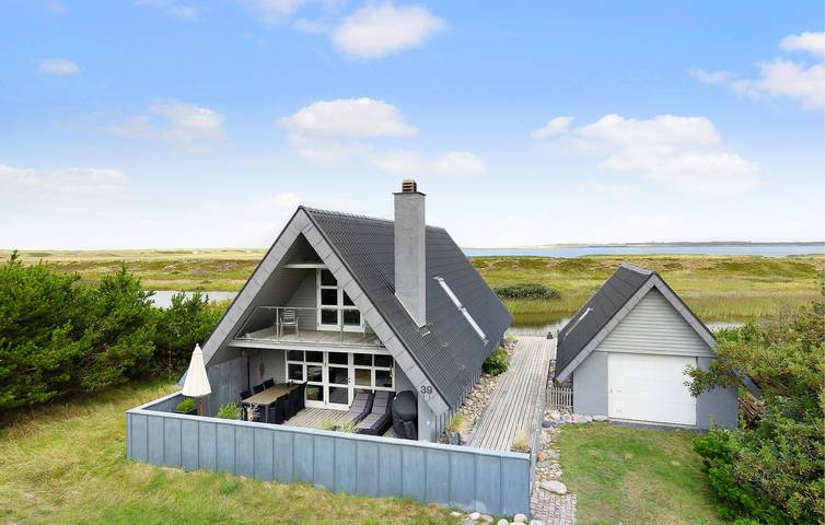 Ferienhaus für 6 Personen, mit Terrasse und Seeblick in Agger