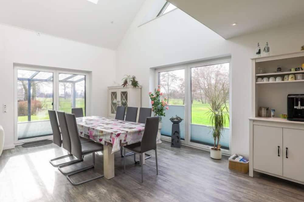 Sonnenschein by Interhome in Wanna, Cuxland