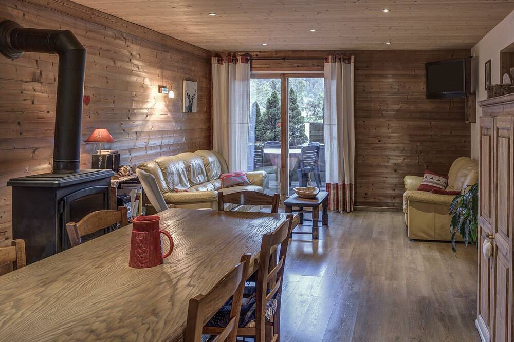 Appartement entier, Appartement dans chalet  à moins de 5 mn de la Clusaz in Saint-Jean-de-Sixt, Région d'Annecy