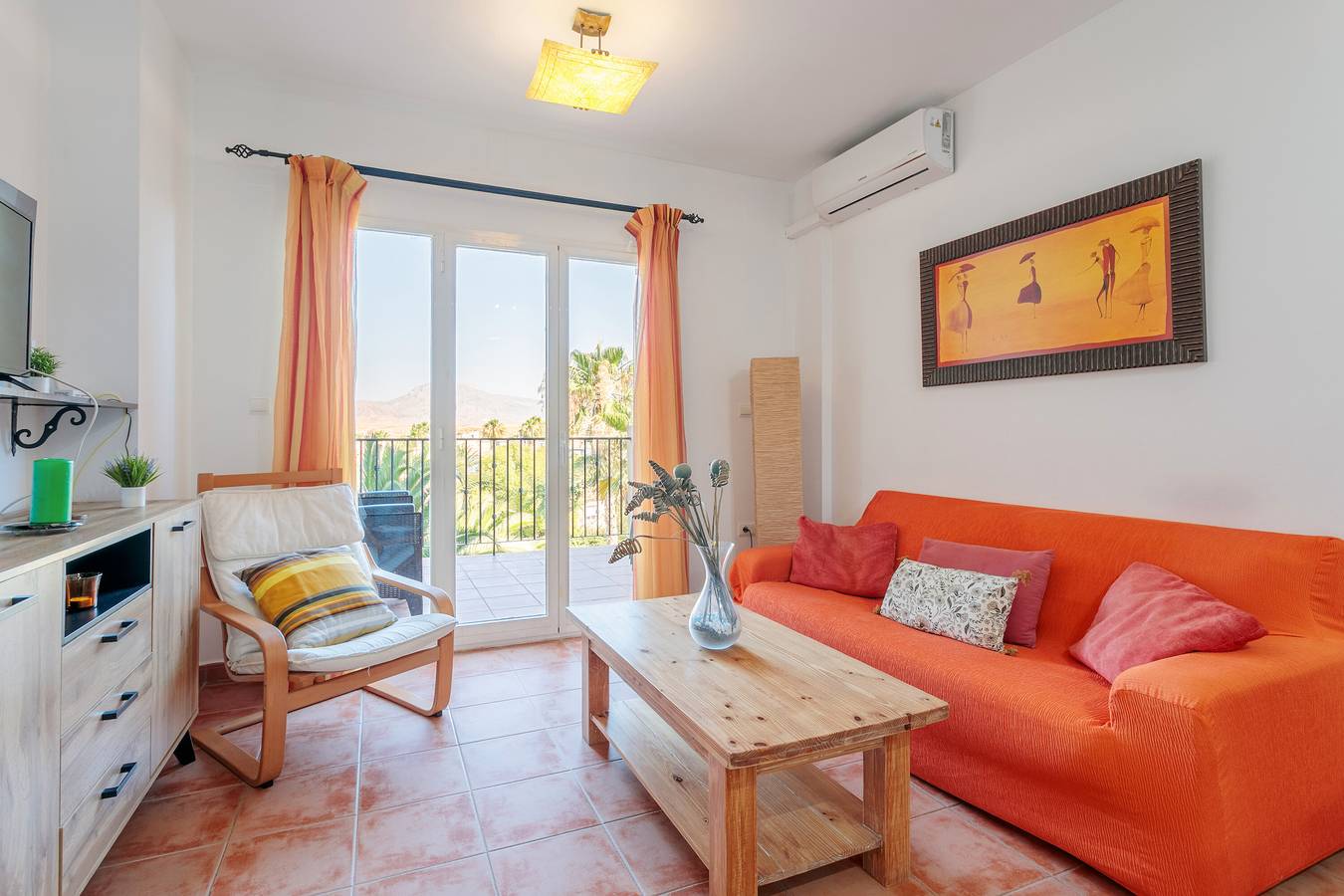 Apartamento entero, Apartamento 'Las Lomas De Bonalba' con vistas a la montaña, Wi-Fi y aire acondicionado in Muchamiel, Costa Blanca