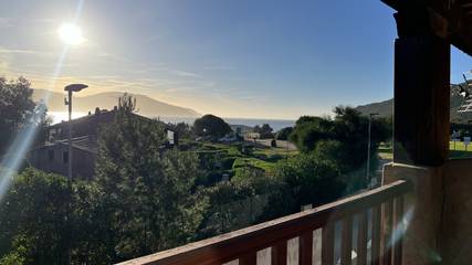 Gîte pour 5 personnes, avec terrasse dans Plage de Lava