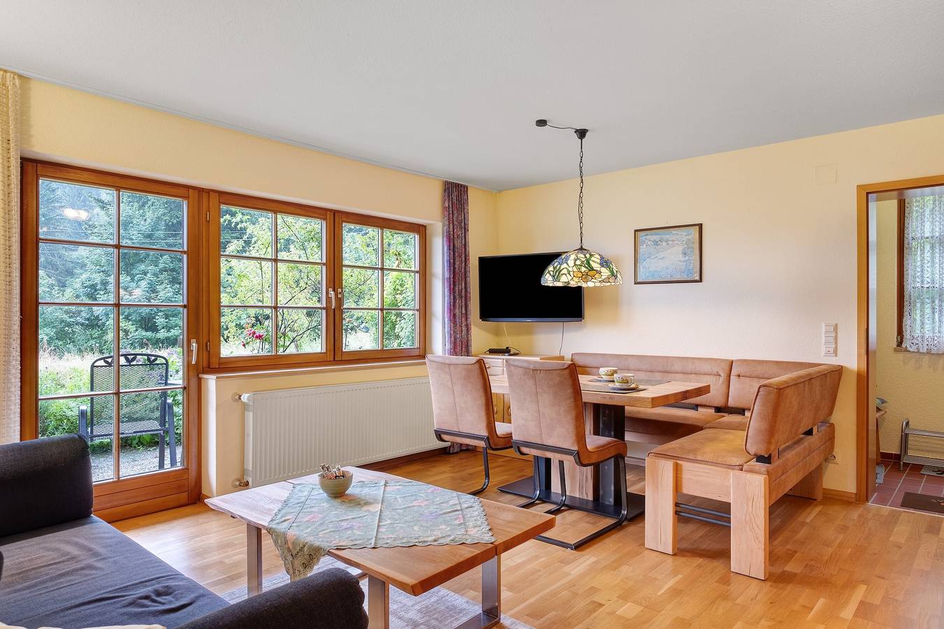Apartamento entero, Apartamento 'Waldhuesli Feldberg Gartengeschoss' con terraza privada, jardín privado y Wi-Fi in Altglashütten (Feldberg), Feldberg