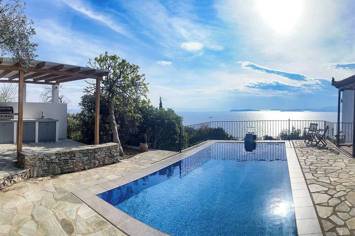 Villa for 7 people, with garden and balcony in Skopelos