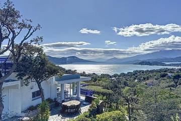 Cottage pour 8 personnes, avec vue ainsi que piscine et terrasse dans Plage Cala Rossa