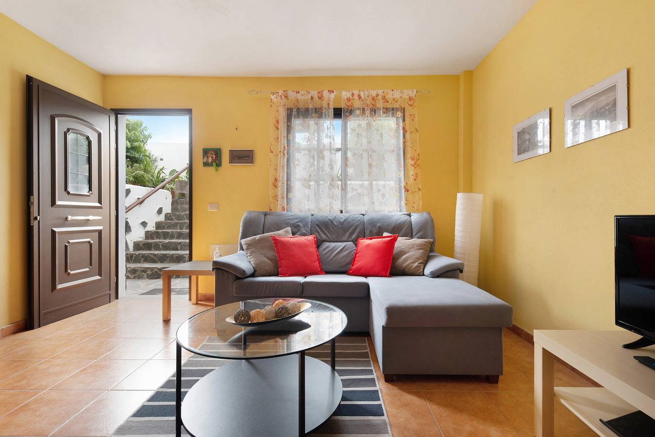 Apartamento entero, Apartamento de vacaciones "Las Viñas 1" cerca de la playa con vistas a la montaña y Wifi in Icod de los Vinos, Tenerife Norte
