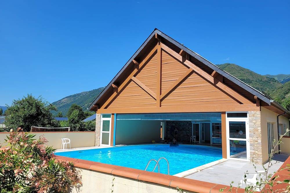 Entire apartment, Apartment T3 ground floor in residence. in Bagnères-de-Luchon, French Pyrenees