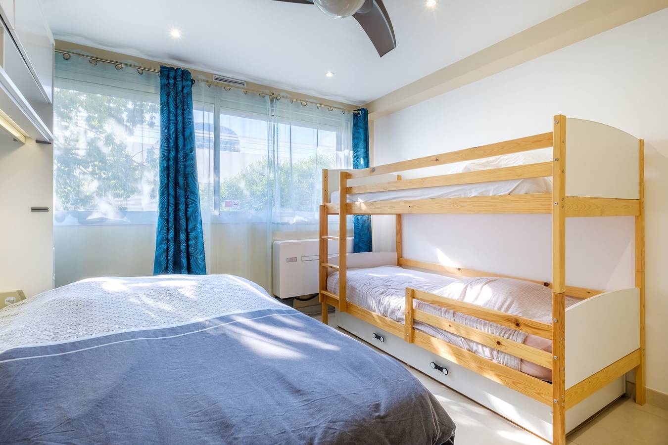 Entire studio, Studio Apartment '3 Lits, 3 P - Marina Baie Des Anges' with Wi-Fi and Air Conditioning in Villeneuve-Loubet Plage, Villeneuve-Loubet