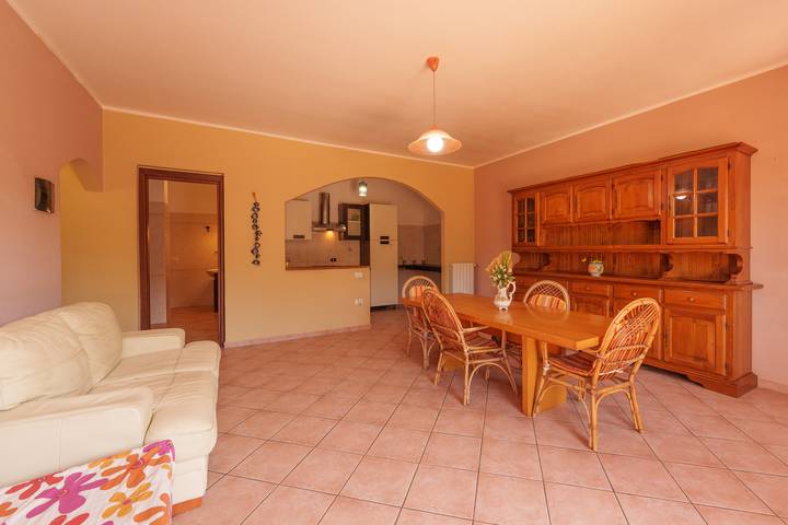 Appartamento intero, Appartamento vacanze "Sara's Guest House" con terrazza privata e Wi-Fi in Olbia, Gallura