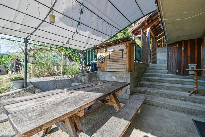 Appartement entier, Appartement dans maison avec vue montagne, terrasse privée et Wi-Fi in Saint Ferréol, Région d'Annecy