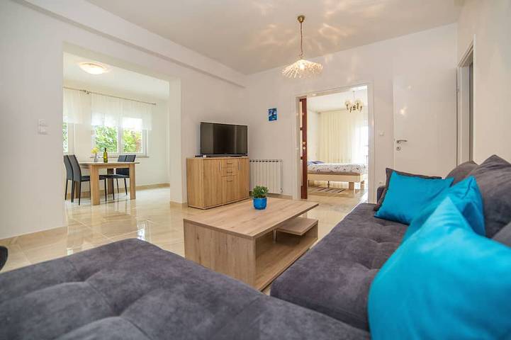 Appartement entier, Appartement 67 M2 - Une Chambre, Moderne, Grand Balcon Confortable, Vue Bain in Ville de Rab, Rab