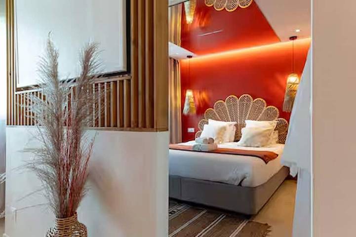 Apartamento entero, Wellness Suite- Unlimited Access to Private Spa & Sauna - Massage- King-Size Bed in Château-Thierry, Aisne