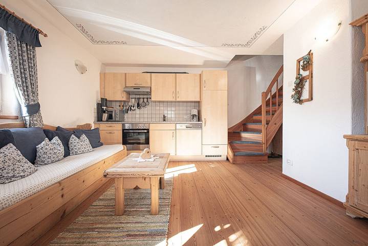 Entire apartment, Holiday Apartment "Enzian" with Mountain View, Balcony & Wi-Fi in Hohe Tauern, Sand in Taufers
