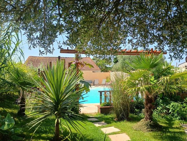 Location de vacances pour 12 personnes, avec Terrasse et Jardin ainsi que Piscine et Vue à Saint-Germain-de-Prinçay