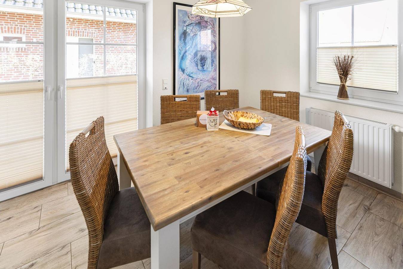 Ganze Wohnung, Schöne 75qm Ferienwohnung für 4 Pers. mit Terrasse und sep. Gäste-Wc in Greetsiel, Krummhörn
