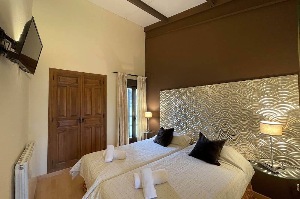 La Posada is a very spacious building, with a lot of history, recently rehabilitated for tourism in Madarcos, Madrid Province