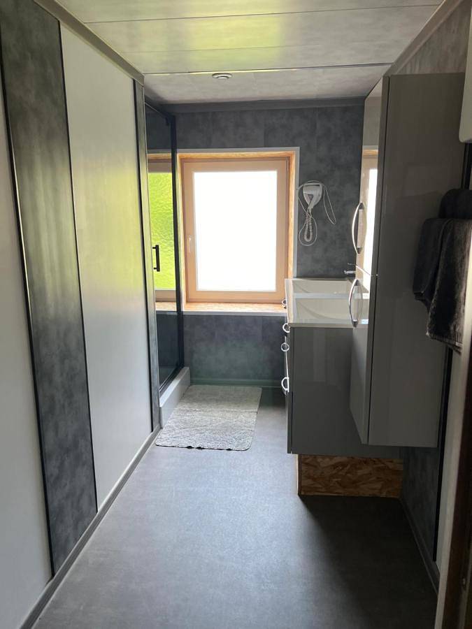 Gîte pour 3 personnes, avec jardin et vue sur le lac ainsi que vue et terrasse à Grandrupt - 3