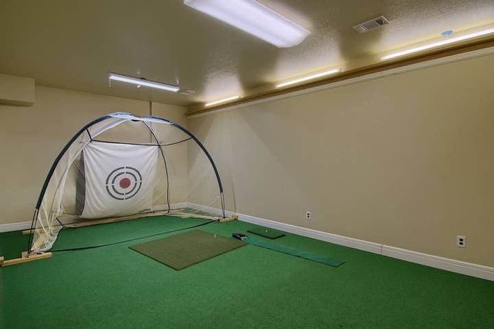 Vacation rental for 16 people, with terrace and hot tub as well as pool in Hot Springs Village