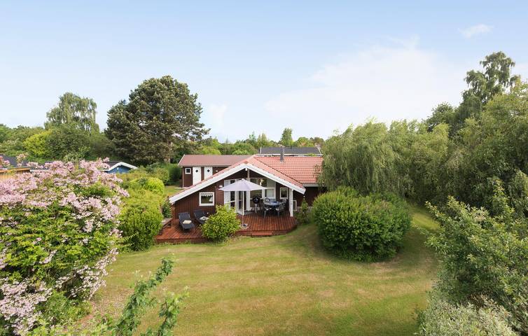 Ferieudlejning for 6 personer, med Terrasse i Rødvig