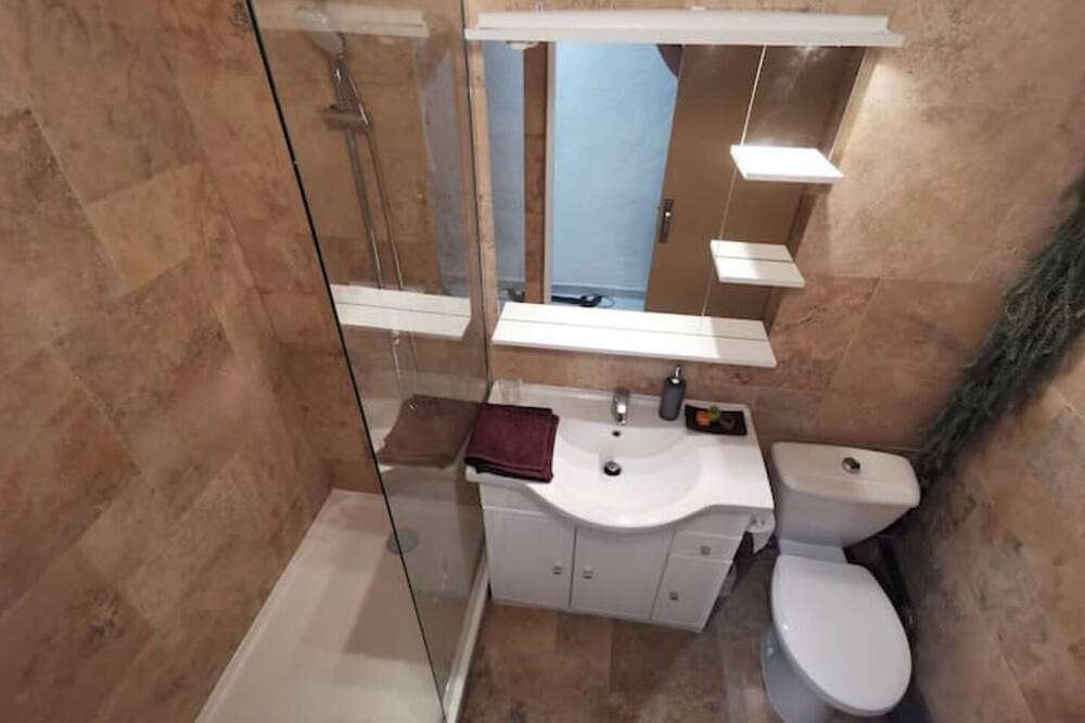 Apartment on Chemin des Roys in Nans-les-Pins, Brignoles region