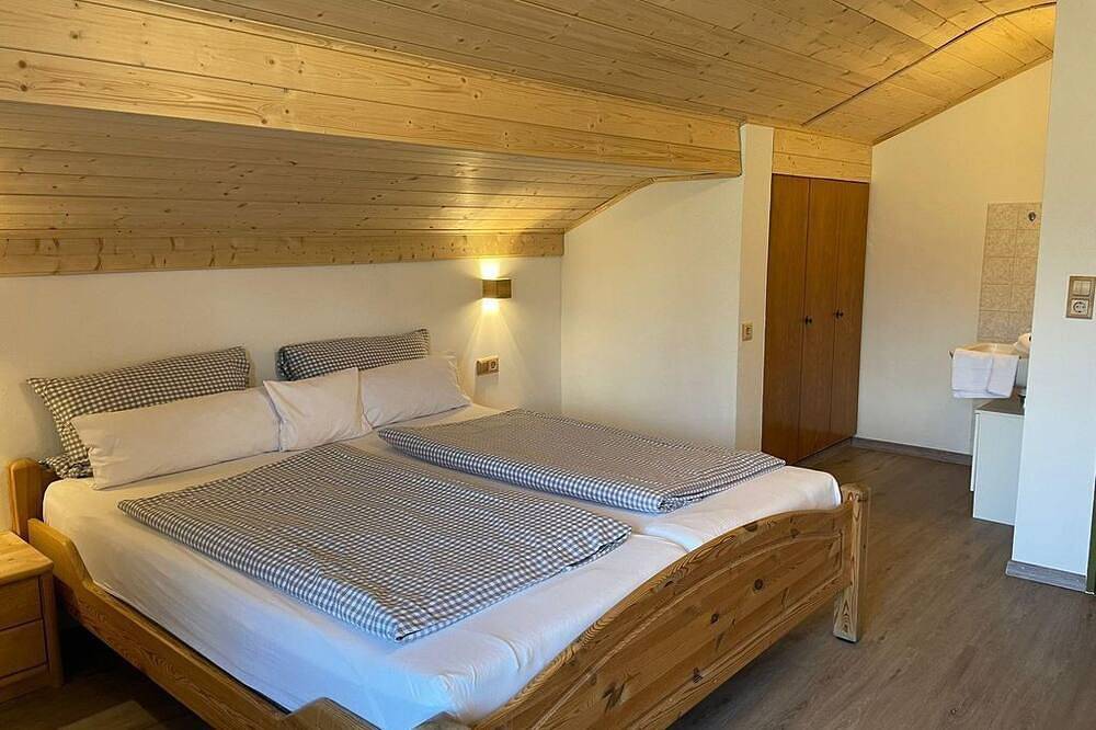 \"Nr. 3\" - Ferienwohnung/2 Schlafräume/Dusche, Wc - Bergbauer, Ferienwohnung Zum in Mittenwald, Bayerische Alpen