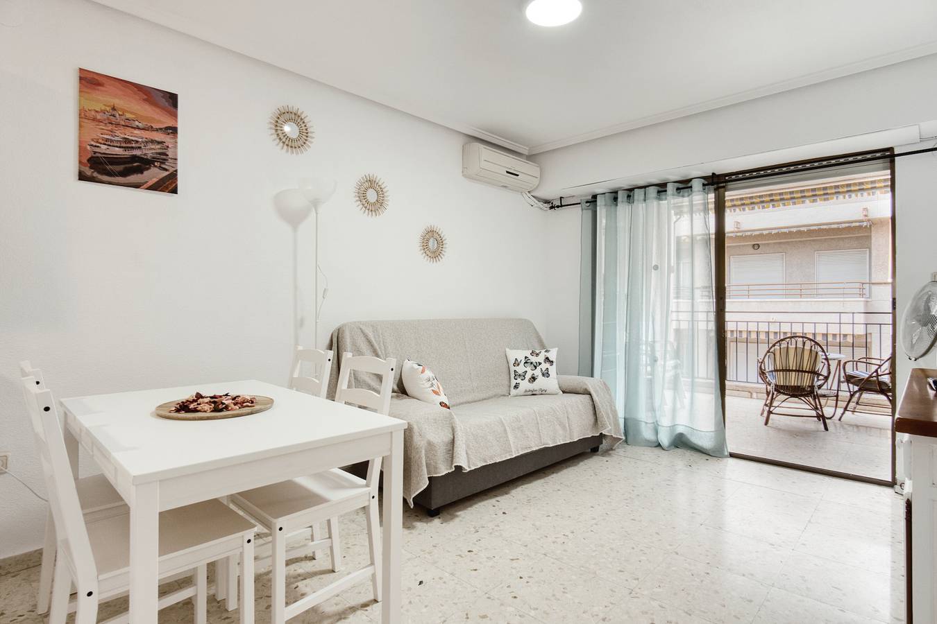 Hel lägenhet, Apartment 'Sunflower Castellón' with Sea View, Shared Terrace and Wi-Fi in Santa Pola, Costa Blanca