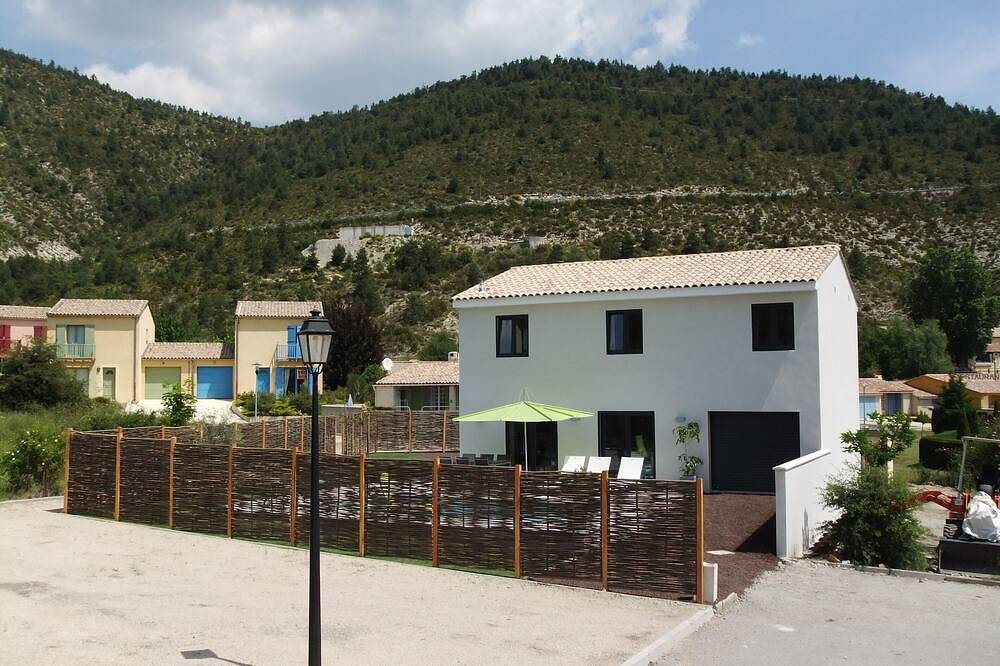 Moderne Nieuwbouwvilla met Verwarmd Privé Zwembad Midden de Rustige Natuur in Castellane, Regionaler Naturpark Verdon