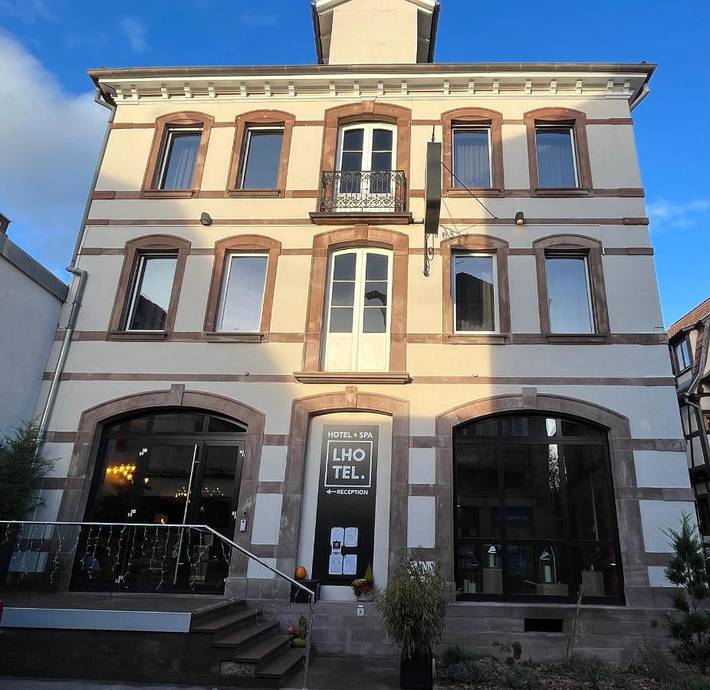 Hôtel pour 4 personnes, avec jacuzzi ainsi que sauna et piscine, animaux acceptés dans Office De Tourisme De Ribeauville - 3