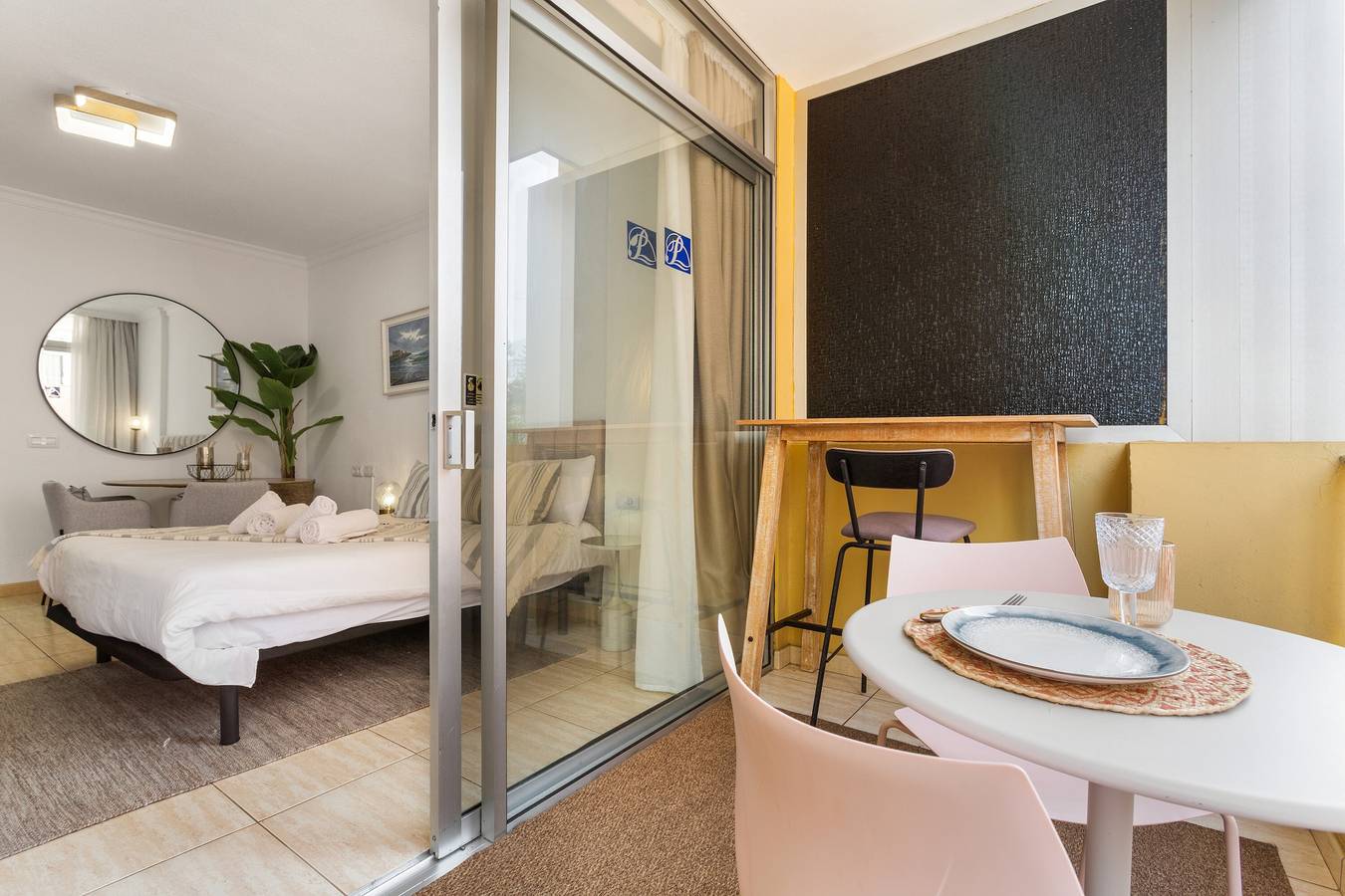 Ganze Wohnung, Ferienwohnung 'Nuevo, Piscina Y Mar A 1 Paso' mit Gemeinschaftspool, Wlan und Klimaanlage in Playa Martianez, Puerto de la Cruz