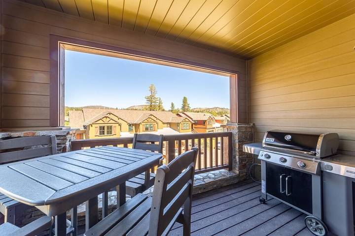Vacation rental for 8 people, with hot tub and balcony in Mammoth Lakes