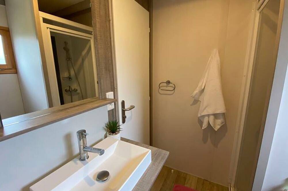 Chalet confortable avec terrasse pour 2 personnes in Coulon, Région de Niort