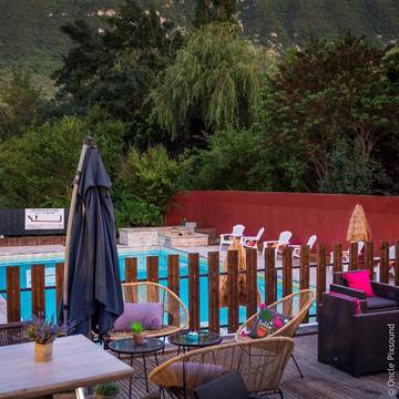 Gîte pour 11 personnes, avec piscine ainsi que jardin et vue à La Penne-sur-l'Ouvèze