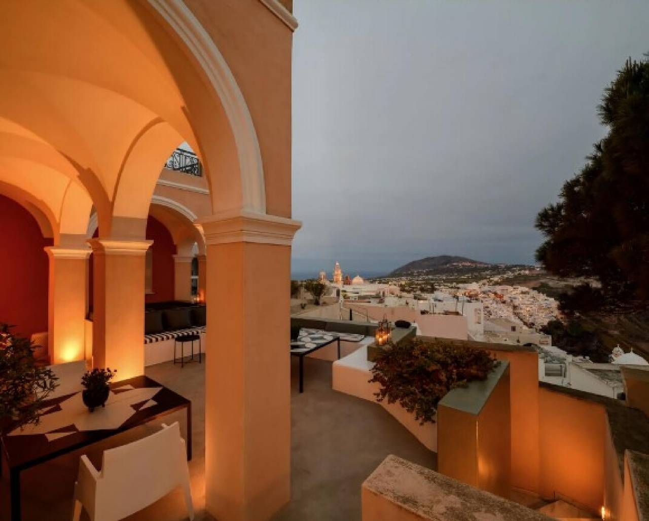 Velionis Mansion, Divine Sea Views, Outdoor Hot Tub, Furnished Terrace, Fira in Firostefani, Thera