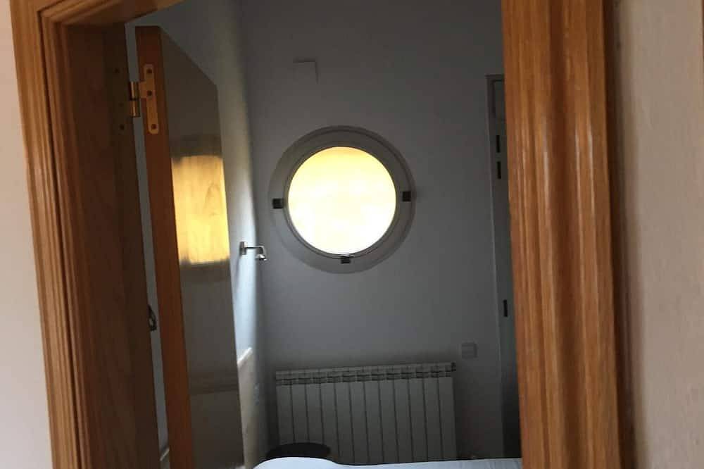 Apartamento entero, Gran piscina privada, toda nueva construcción, aire fresco, jardines, estacionamiento, Wifi in Catllar, Costa Dorada