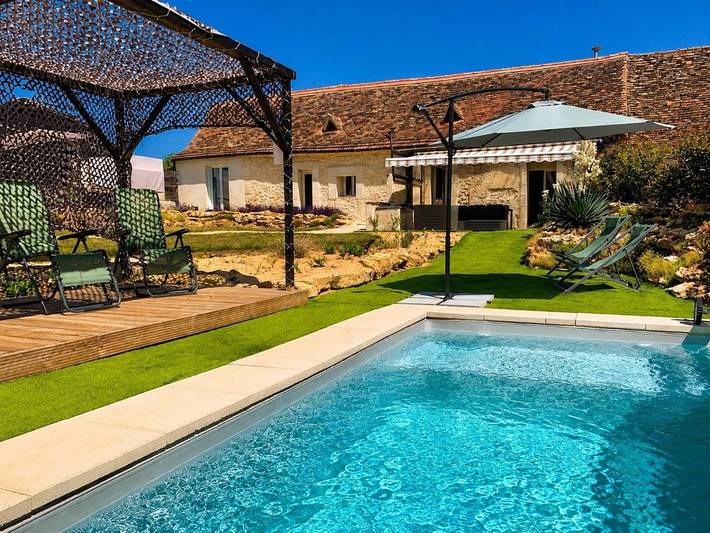 Location de vacances pour 6 personnes, avec Terrasse et Jardin ainsi que Piscine et Vue à Queyssac