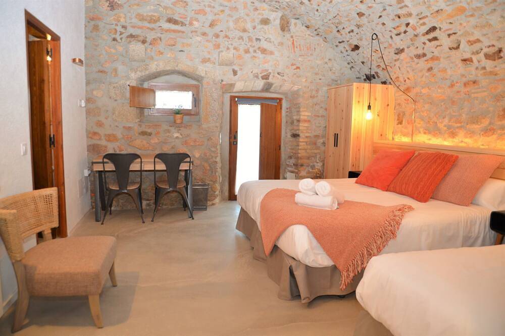 Magnificent castle on a mountain with private pool and scenic nature in Santa Coloma de Farners, Province de Gérone