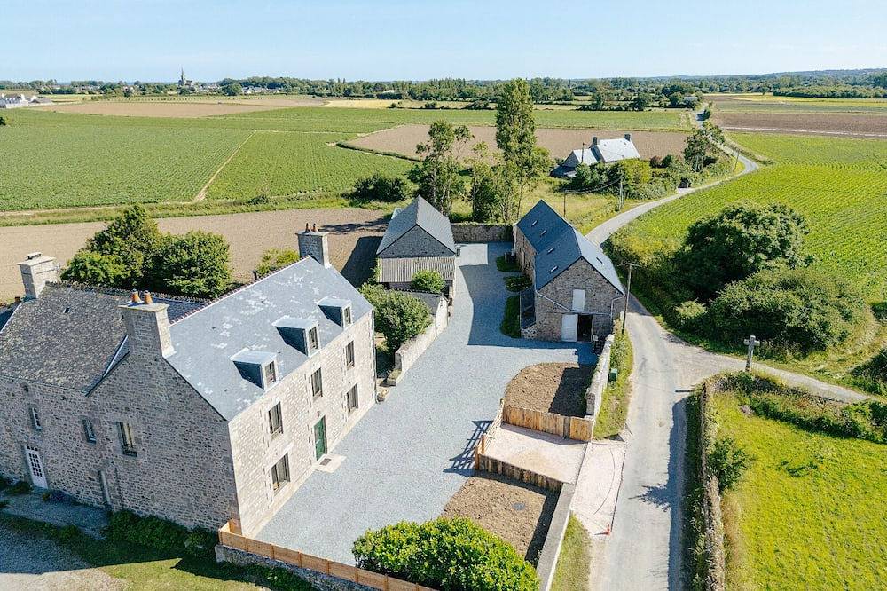 Large family home, completely renovated, between sea and countryside. in Réville, Cherbourg und Umgebung
