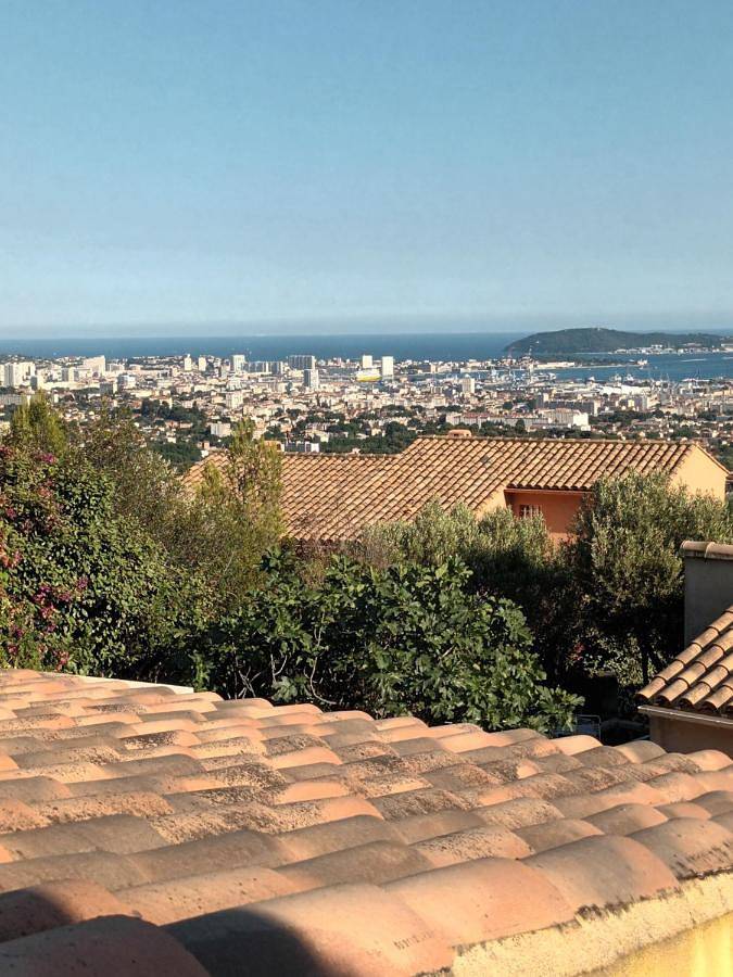 Ferienwohnung für 4 Personen, mit Garten und Pool sowie Ausblick, mit Haustier in Toulon - 2