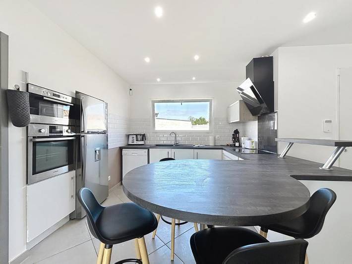 Location de vacances pour 12 personnes, avec jardin ainsi que piscine et vue, animaux acceptés à Saint-André-de-Roquelongue - 3