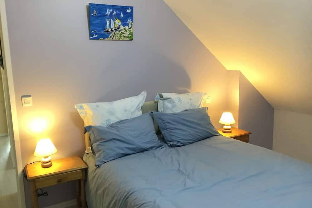 Large House 4 bedrooms. 125 m2 .2 closed garages in Ploeren, Côte des Mégalithes
