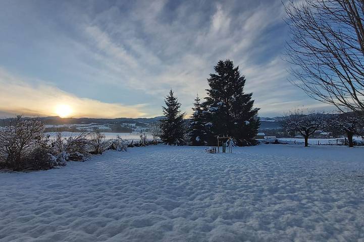 Location de vacances pour 8 personnes, avec Terrasse et Jardin à Saint-Geoire-en-Valdaine
