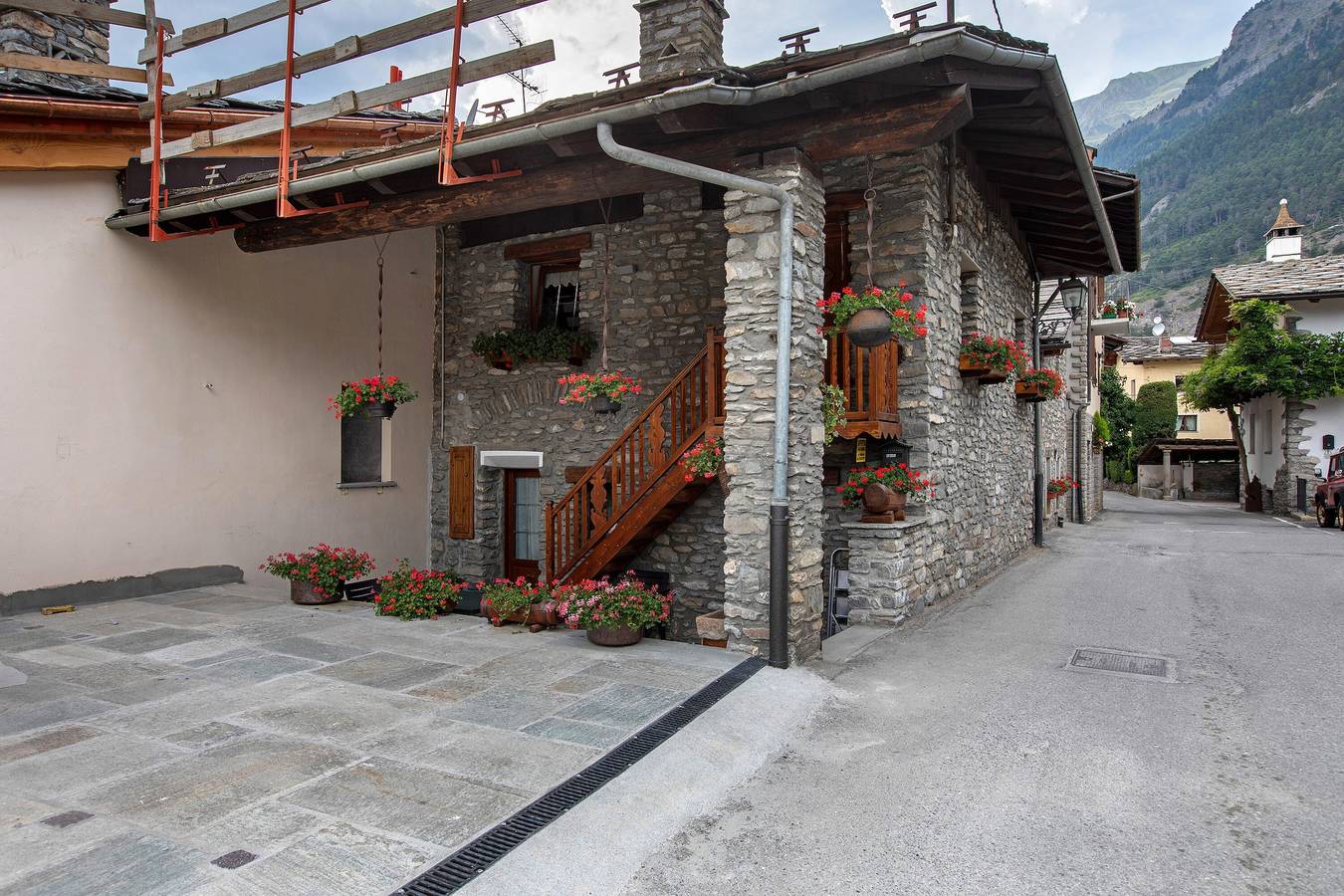Appartement entier, Appartement 'Sotto' avec terrasse privée et Wi-Fi in Morgex, Comune di Morgex
