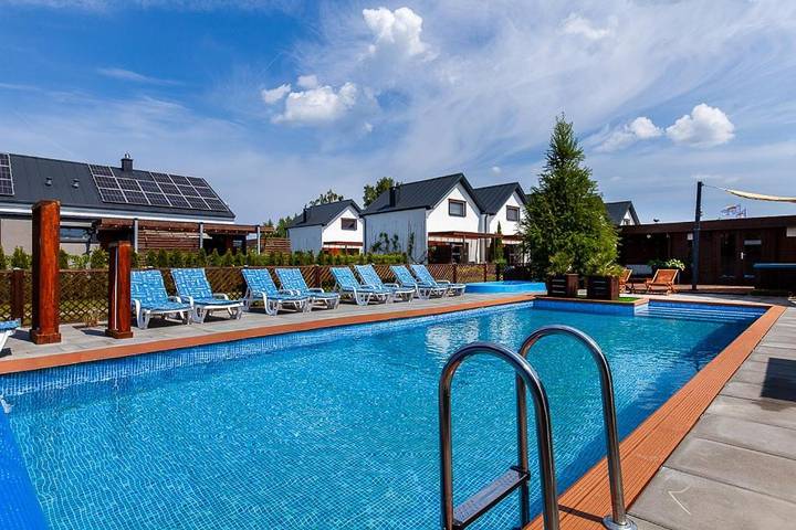 Ferienhaus für 6 Personen, mit Pool und Sauna sowie Whirlpool und Garten, kinderfreundlich
