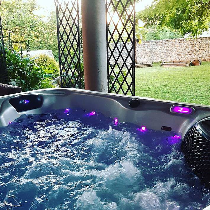 Chambre d’hôte pour 2 personnes, avec jardin ainsi que piscine et jacuzzi