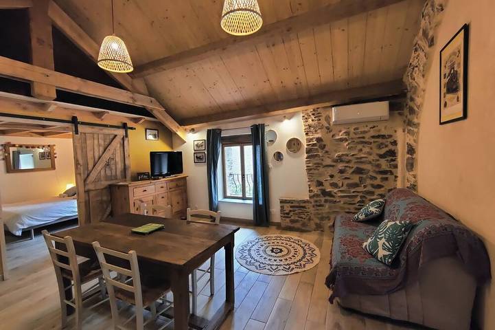 Gîte pour 4 personnes, avec Jacuzzi ainsi que Terrasse et Jardin à Barre-des-Cévennes
