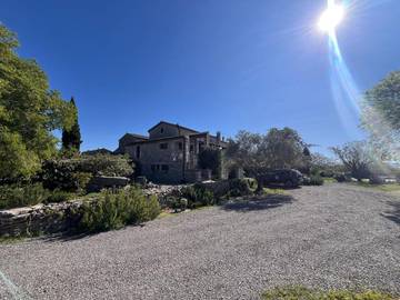 Chambre d’hôte pour 2 personnes, avec vue et piscine ainsi que terrasse et jardin à Labeaume