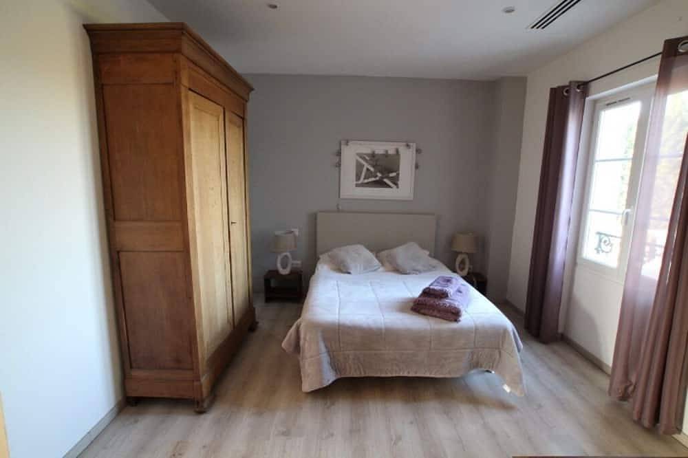 Maison vigneronne avec jacuzzi, sauna, terrasse spacieuse et vue panoramique in Cavillargues, Région de Nîmes