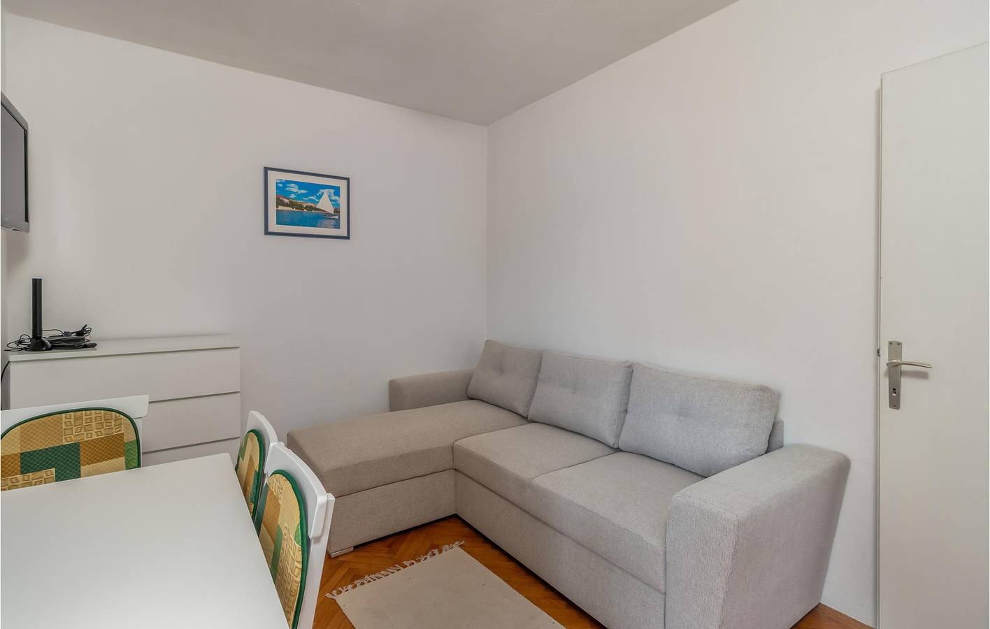 Ganze Ferienwohnung, Gemütliche Ferienwohnung mit Terrasse, WLAN und Parkplatz – 1,5 km vom Strand entfernt in Dramalj, Primorje-Gorski Kotar